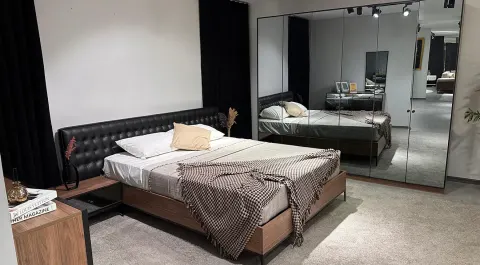 Lupin Outlet Bedroom Set