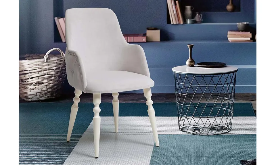 Art White Wooden Leg Chair