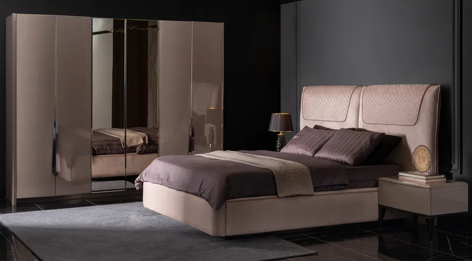 Bentley 6-Door Bedroom Set
