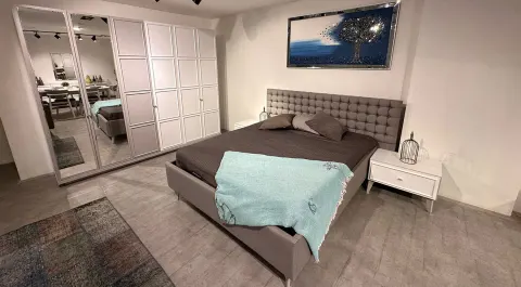 Nefer Outlet Bedroom Set